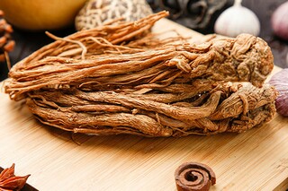 关于青春主题的诗歌朗诵稿_青春赞诗歌朗诵稿